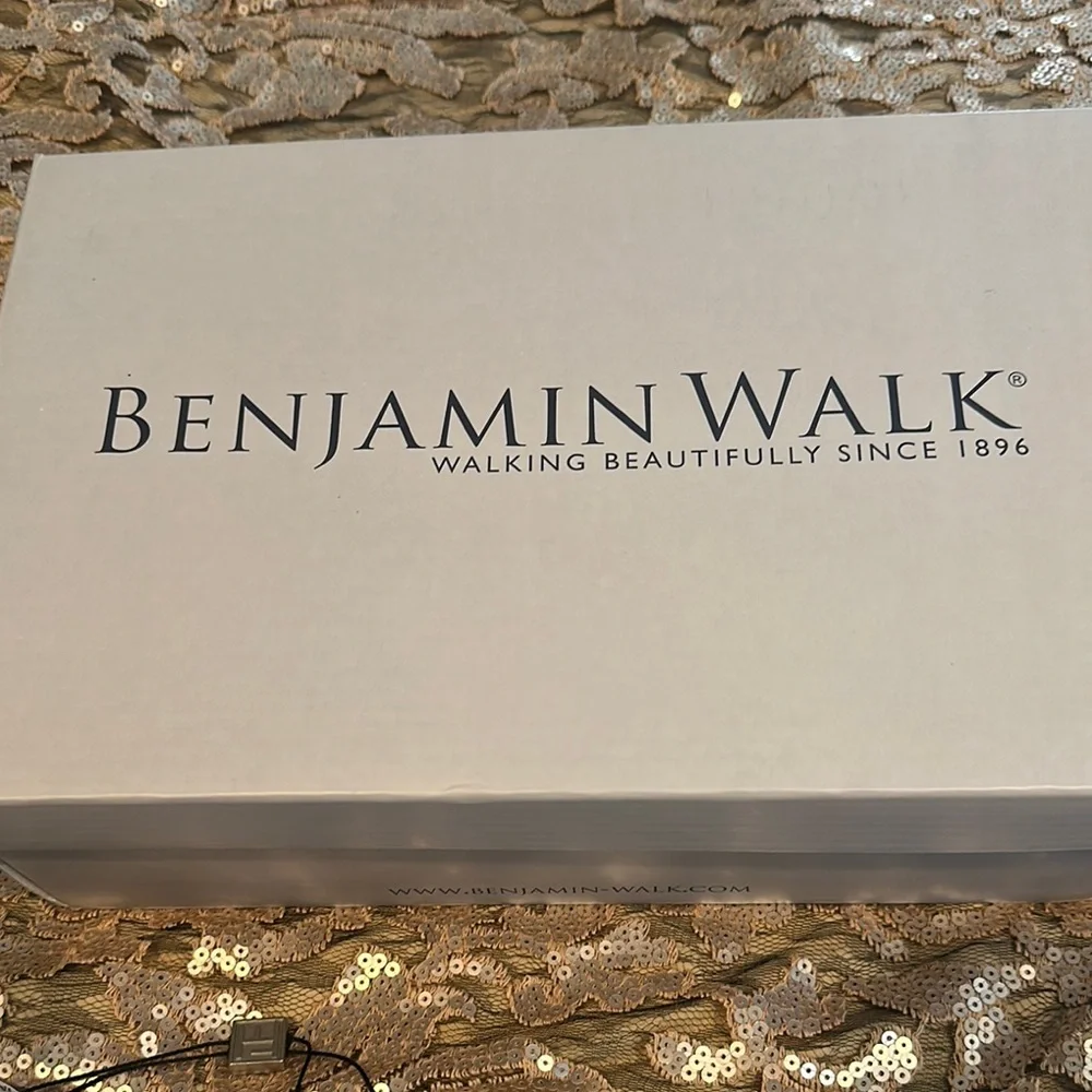 Benjamin Walk Gold Heels Elegant Shimmery Design - Picture 7 of 7